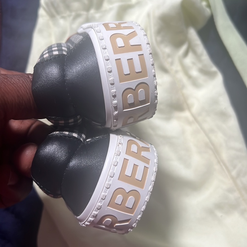 Authentic Burberry - Picture 4 of 5